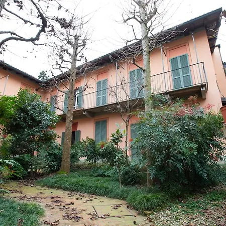 Grande Con Stanze, Bagni E Giardino Гостевой дом